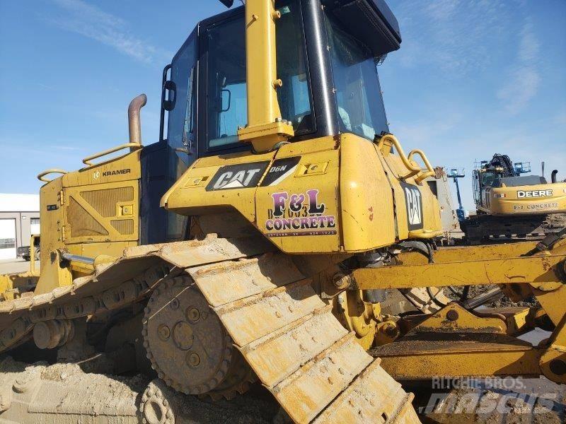 CAT D 6 N LGP بلدوزرات مجنزرة