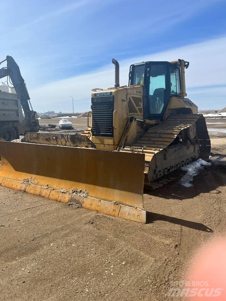 CAT D 6 N LGP بلدوزرات مجنزرة
