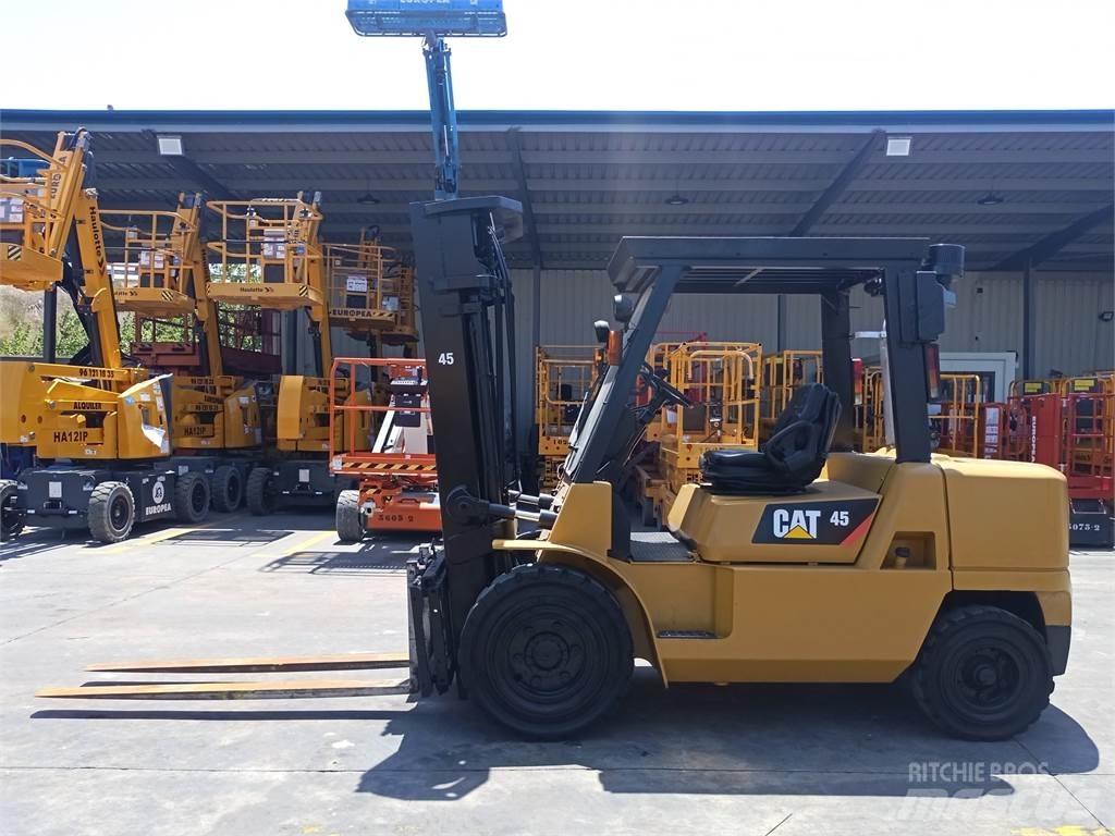 CAT DP45K شاحنات الديزل