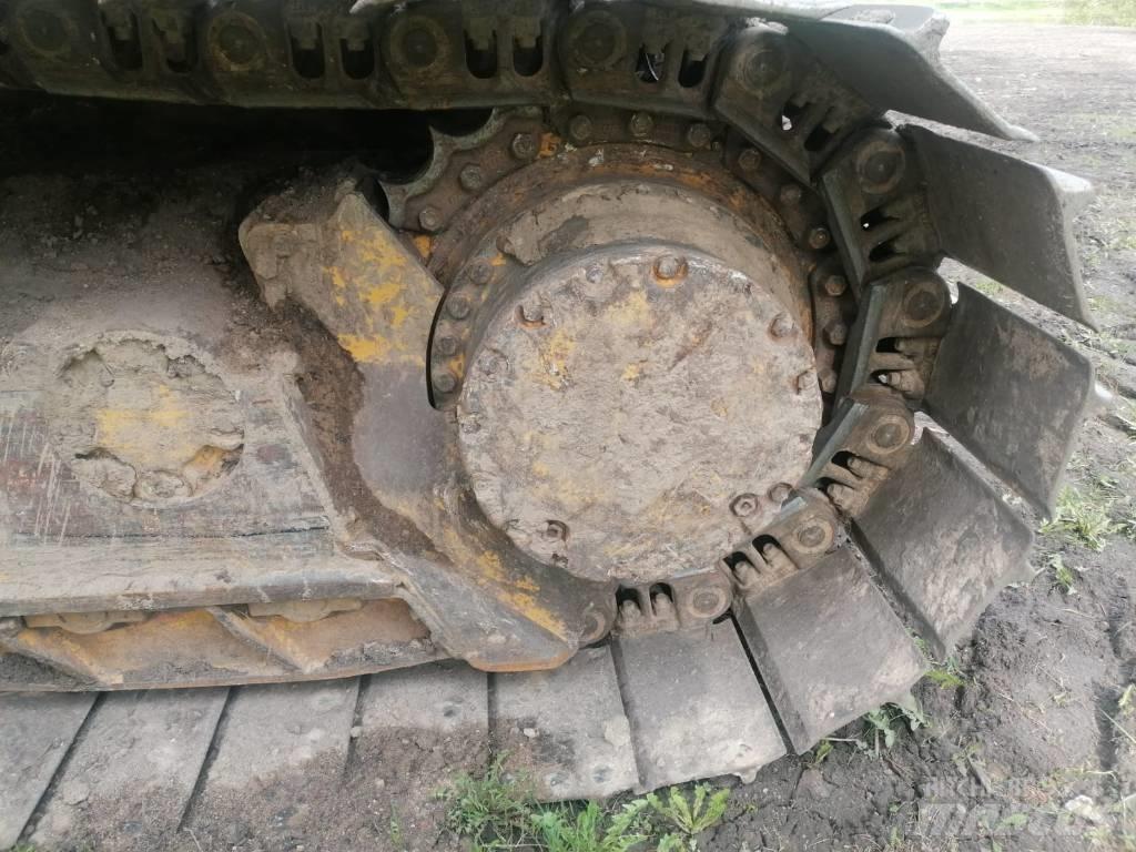 Komatsu 51PX بلدوزرات مجنزرة