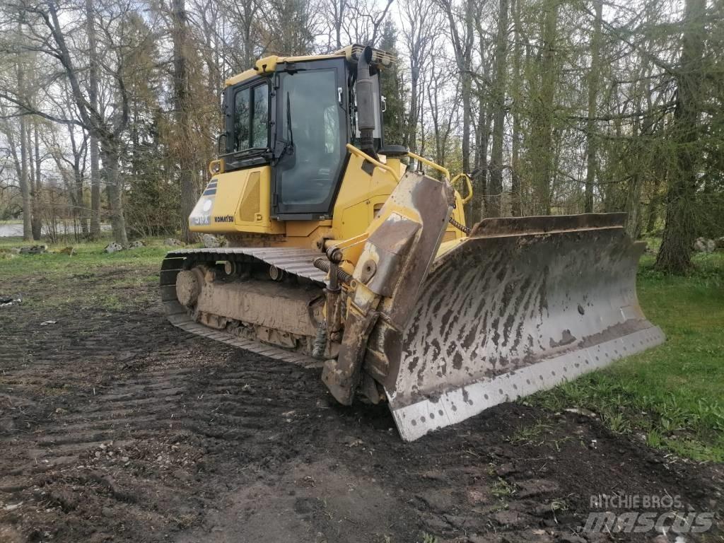 Komatsu 51PX بلدوزرات مجنزرة