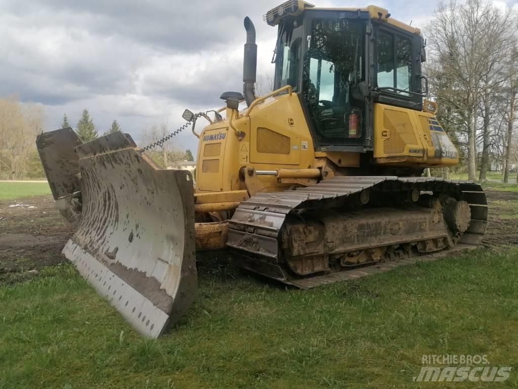 Komatsu 51PX بلدوزرات مجنزرة
