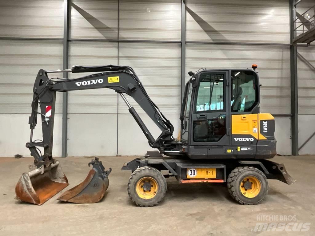 Volvo EW 60 E حفارات بعجل