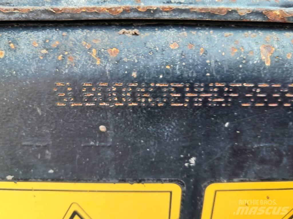 JCB 3TST ساحبات مفصلية
