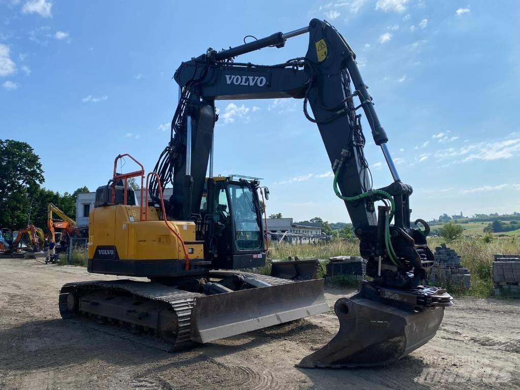 Volvo ECR 235 حفارات زحافة