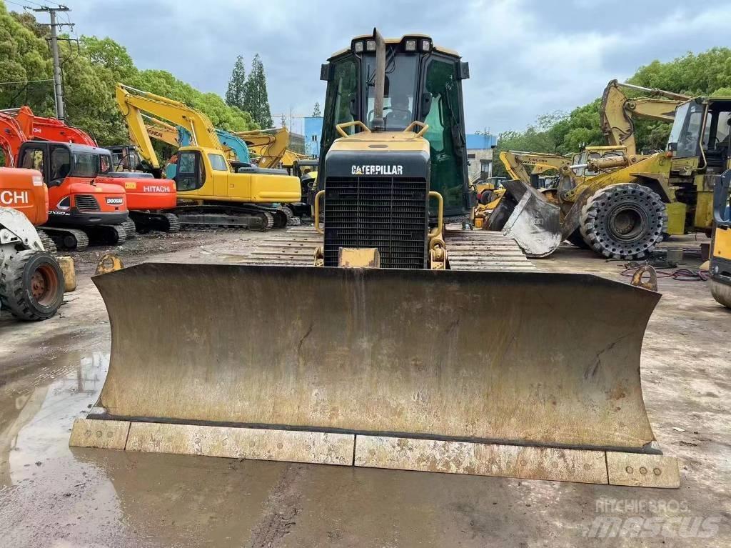 CAT D 5 K بلدوزرات مجنزرة