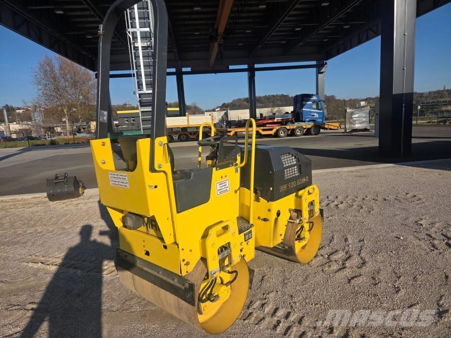 Bomag BW 100 AD-2 مداحل ثنائية الاسطوانة