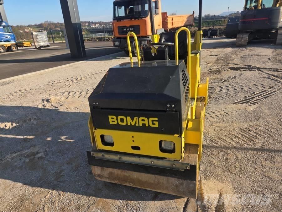 Bomag BW 100 AD-2 مداحل ثنائية الاسطوانة