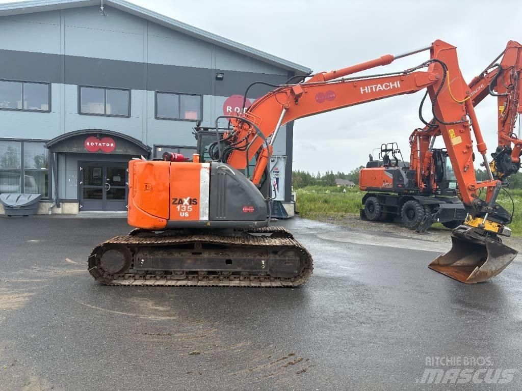 Hitachi ZX135US-3 حفارات زحافة