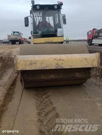 Bomag BW 213 D-4 مداحل أحادية الأسطوانة