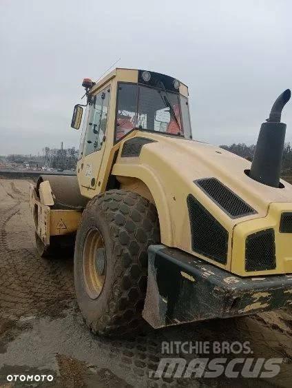 Bomag BW 213 D-4 مداحل أحادية الأسطوانة