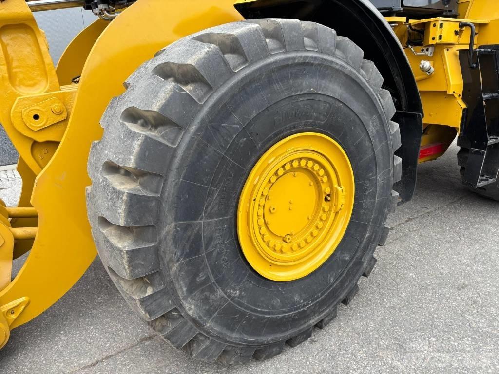 CAT 980 L لوادر بعجل
