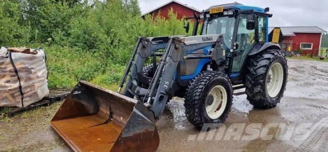 Valtra A85 الجرارات