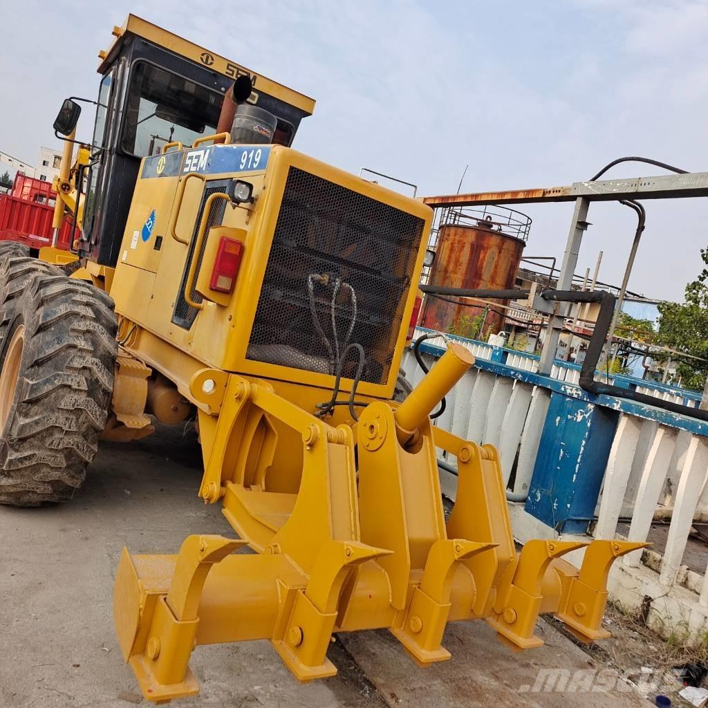 SEM 919 معدات تمهيد الطرق