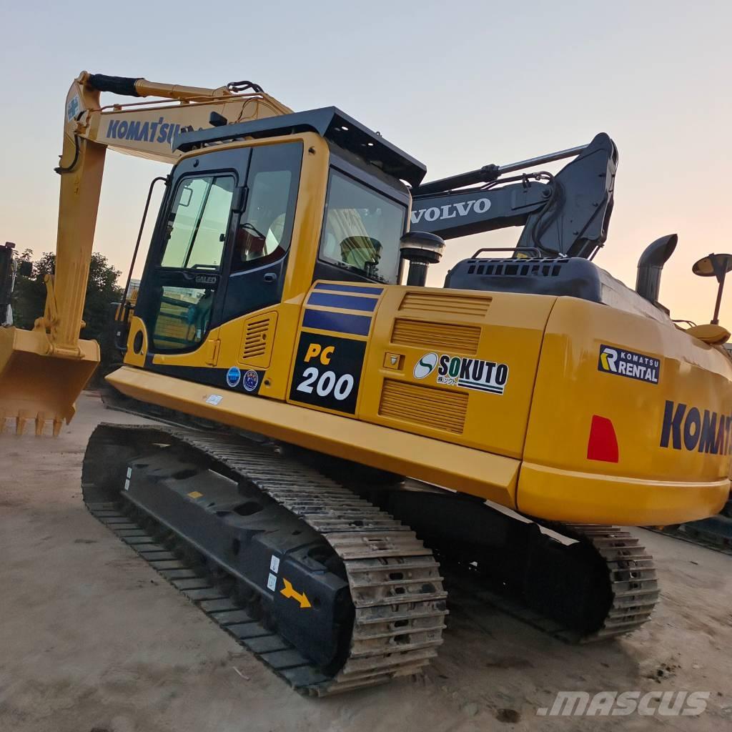 Komatsu PC 200-8 حفارات زحافة