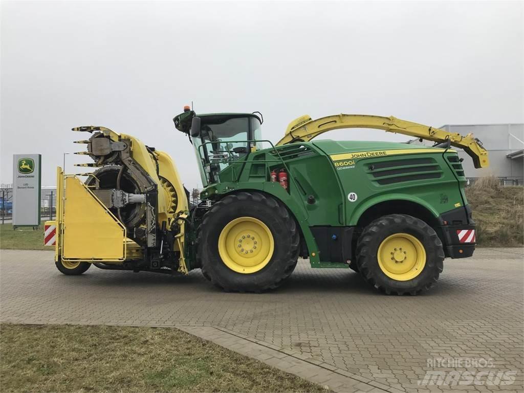 John Deere 8600 علافات ذاتية الدفع