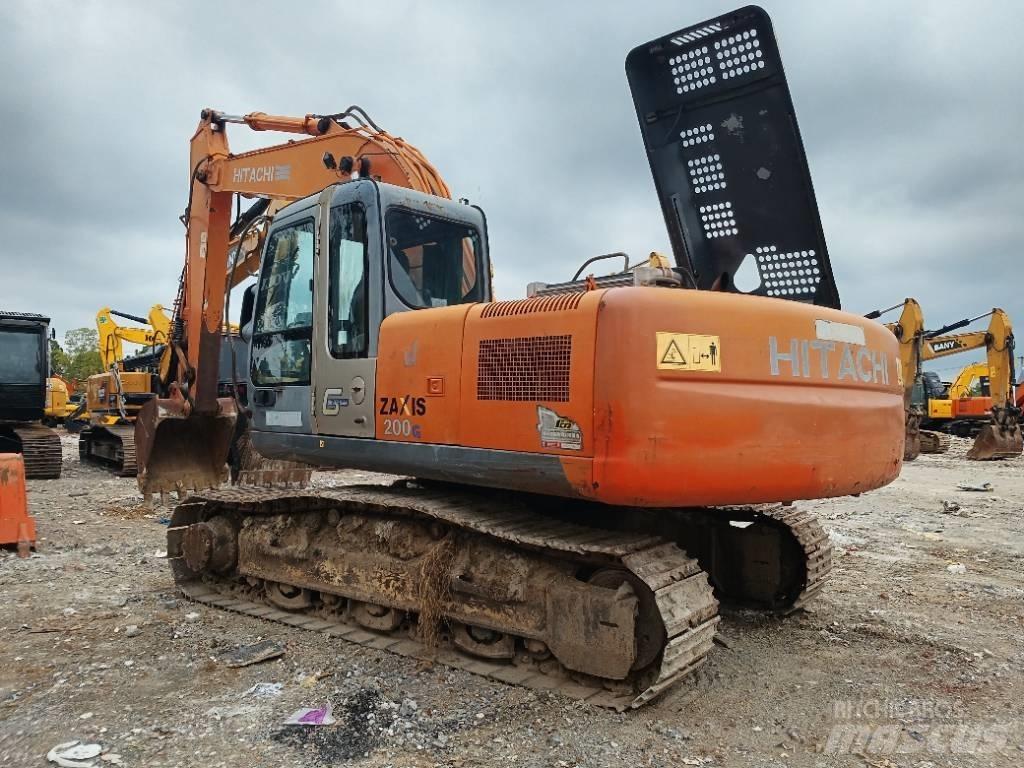 Hitachi ZX 200 حفارات زحافة