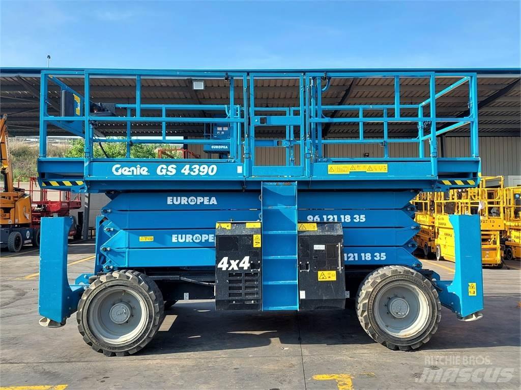 Genie GS4390 رافعات مقصية الشكل
