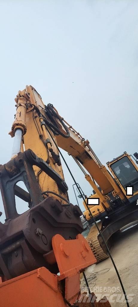 Hyundai Robex 300 LC حفارات زحافة
