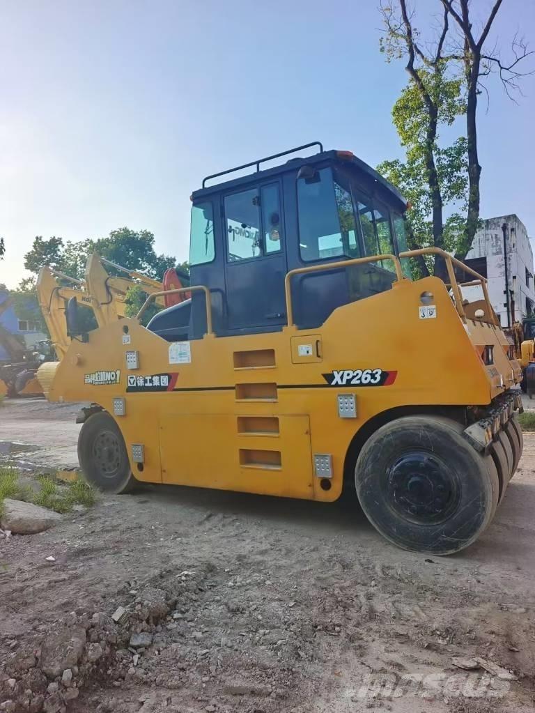 XCMG XP 263 مداحل ذات إطارات هوائية