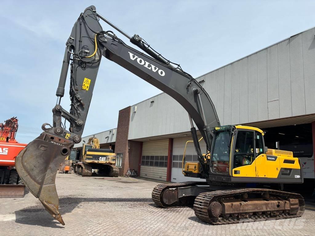 Volvo EC 300 D L حفارات زحافة