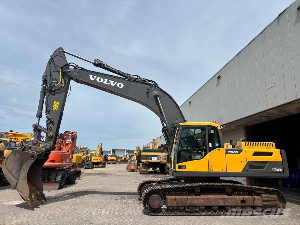 Volvo EC 300 D L حفارات زحافة