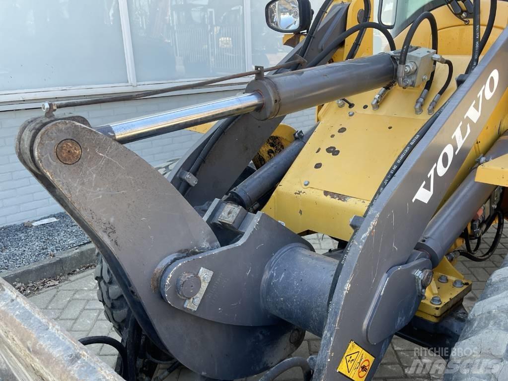 Volvo L 30 G     2018     CE لوادر بعجل