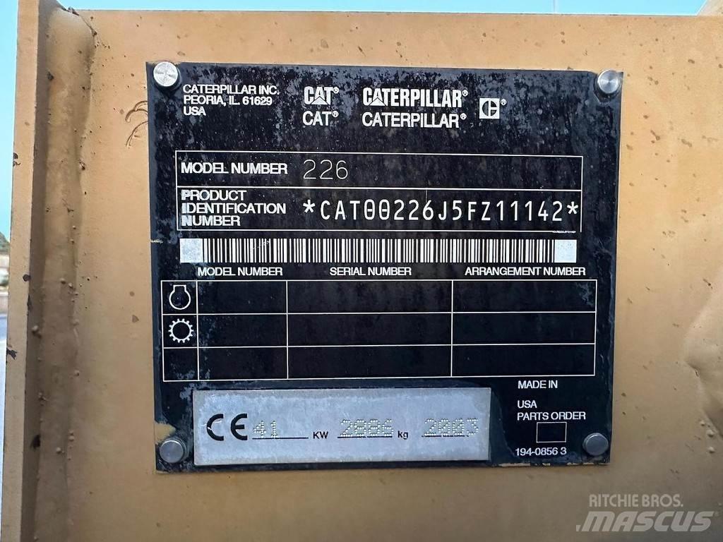 CAT 226BHF لوادر صغيرة