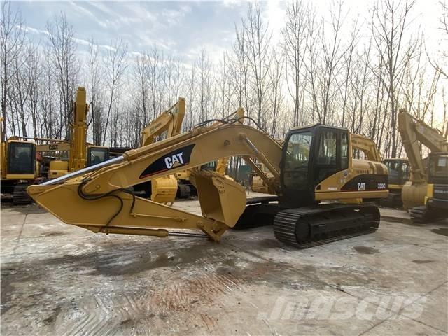 CAT 320C حفارات زحافة