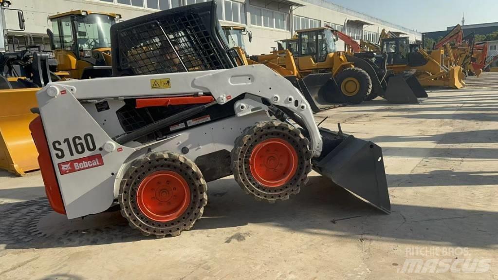 Bobcat S 160 لوادر انزلاقية التوجيه