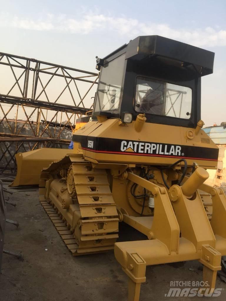 CAT D5N بلدوزرات مجنزرة