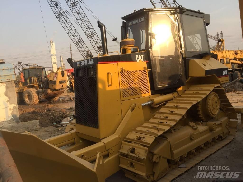 CAT D5N بلدوزرات مجنزرة