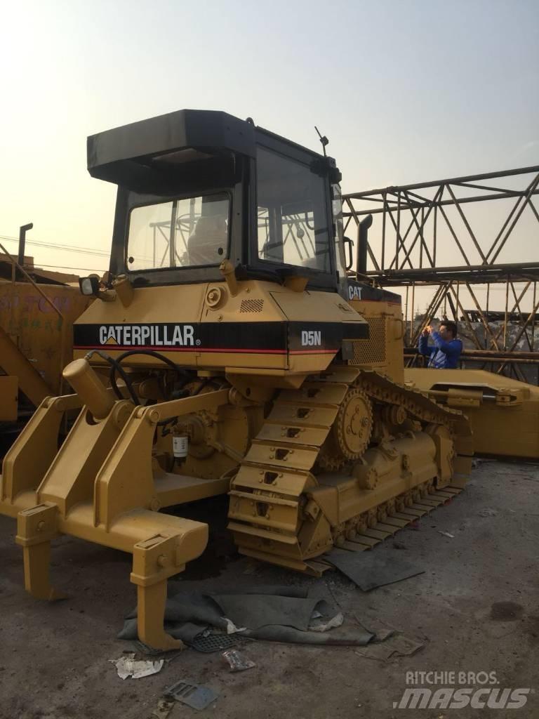 CAT D5N بلدوزرات مجنزرة