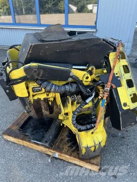 John Deere H414 حصادات