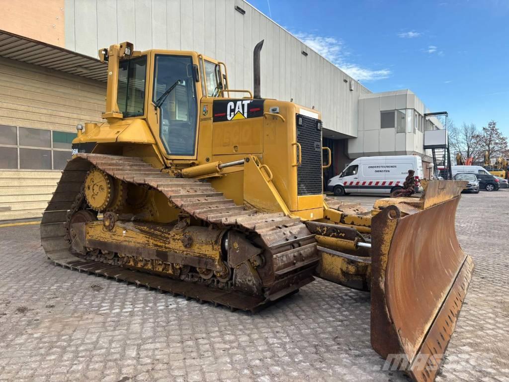 CAT D 6 N LGP بلدوزرات مجنزرة