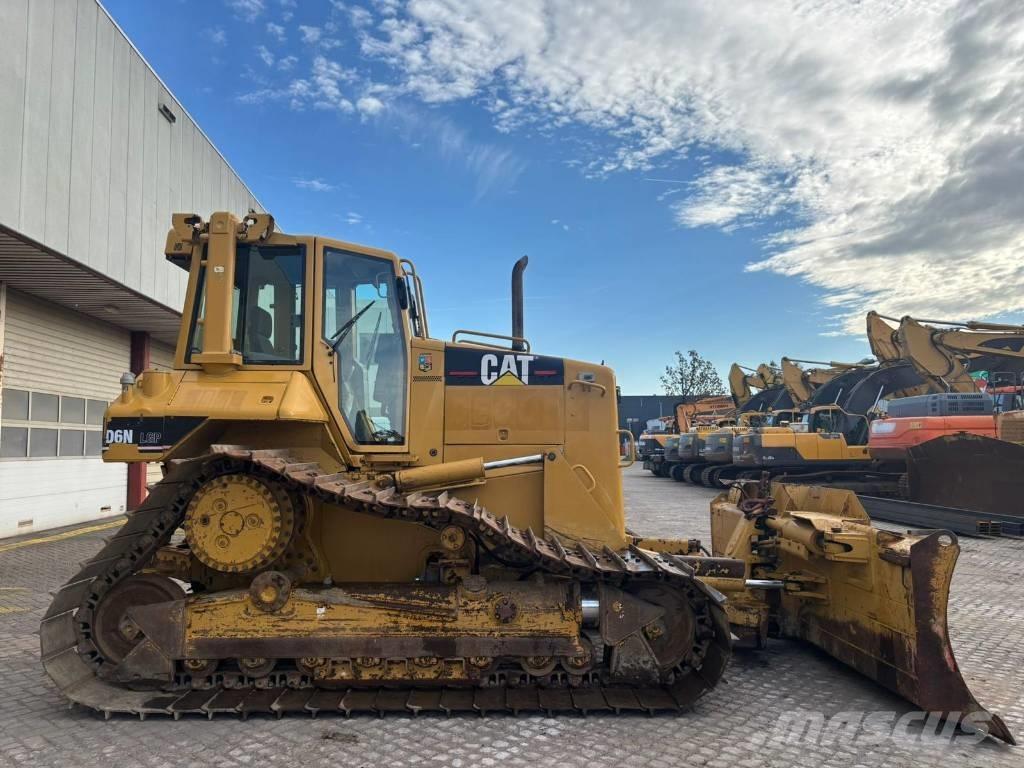 CAT D 6 N LGP بلدوزرات مجنزرة