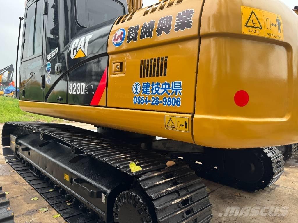 CAT 323D2 حفارات زحافة