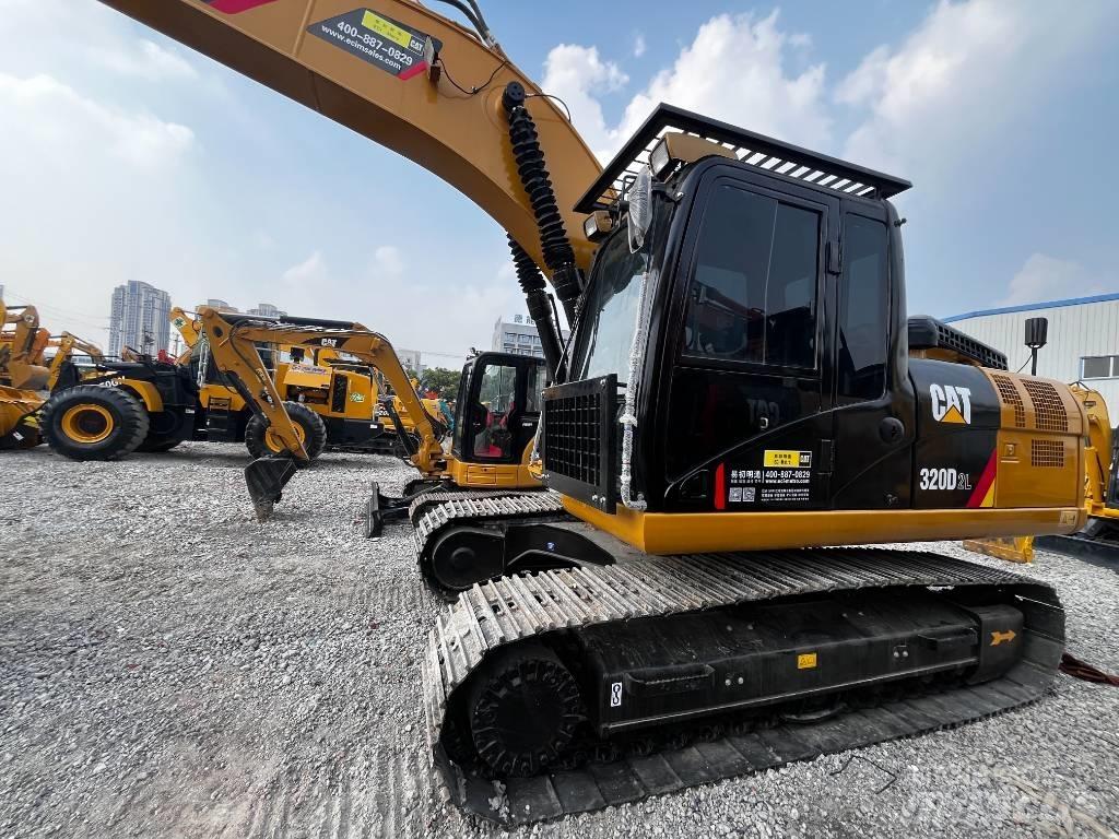 CAT 320 D حفارات زحافة