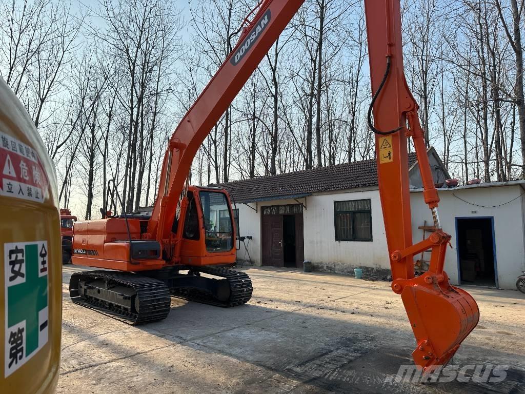 Doosan DX140 حفارات زحافة