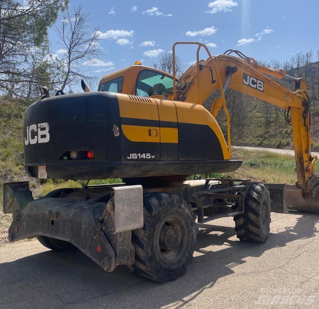 JCB JS 145 W حفارات بعجل