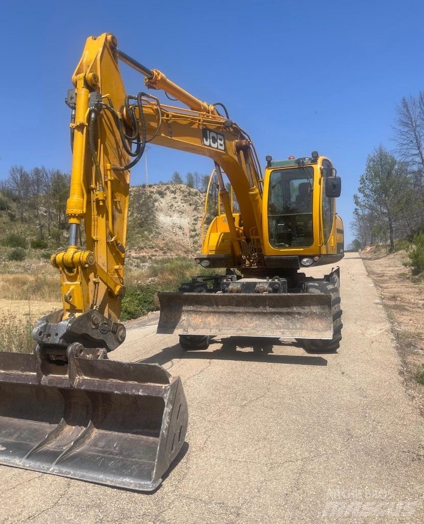 JCB JS 145 W حفارات بعجل