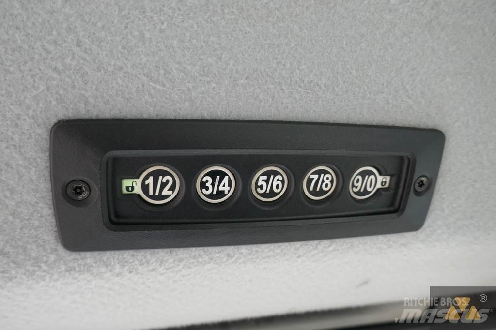CAT 906M لوادر بعجل