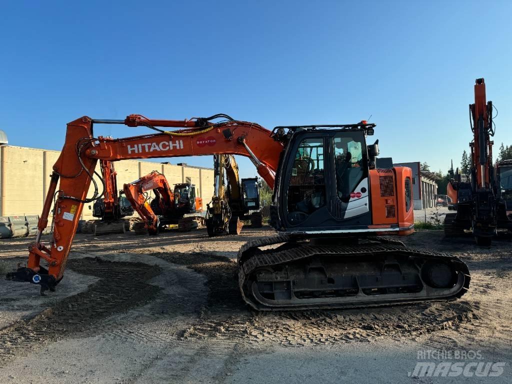 Hitachi ZX 135 حفارات زحافة