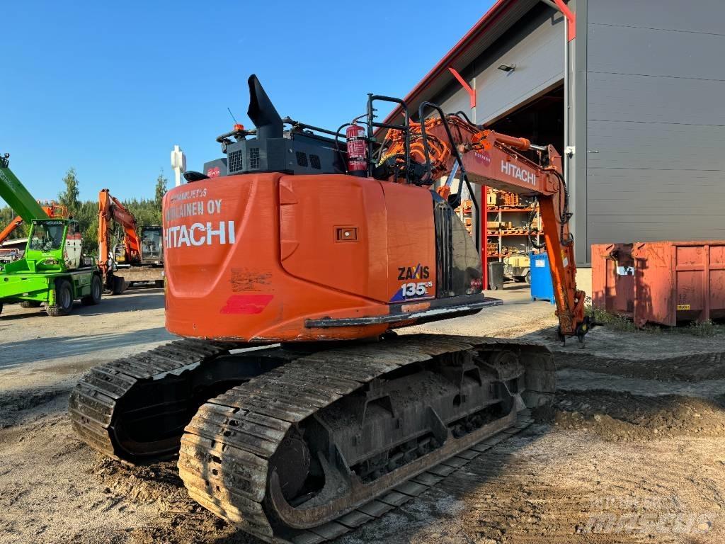 Hitachi ZX 135 حفارات زحافة