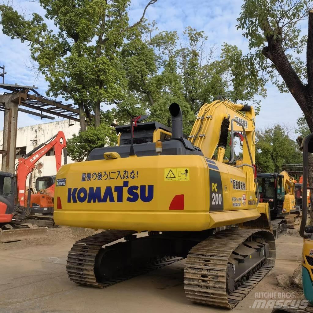 Komatsu PC 200 حفارات زحافة