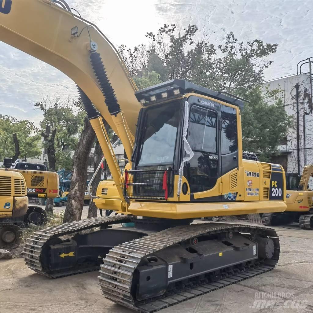 Komatsu PC 200 حفارات زحافة