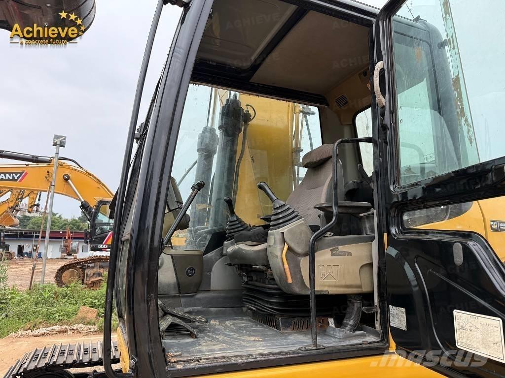 CAT 320 D حفارات زحافة