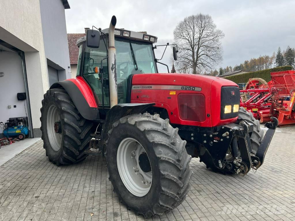 Massey Ferguson 8250 الجرارات