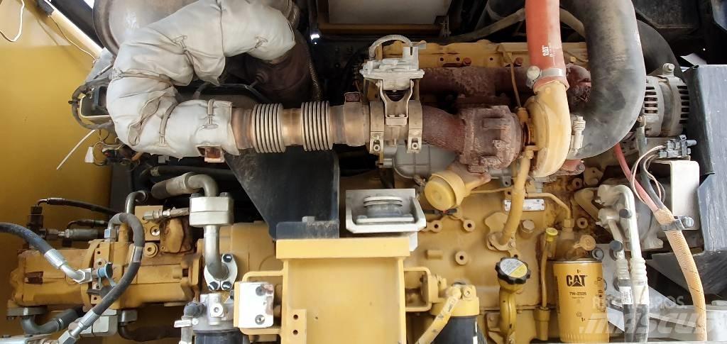 CAT M316F حفارات بعجل