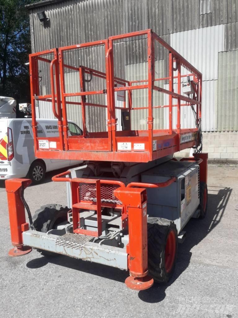SkyJack SJ 6832 RT رافعات مقصية الشكل